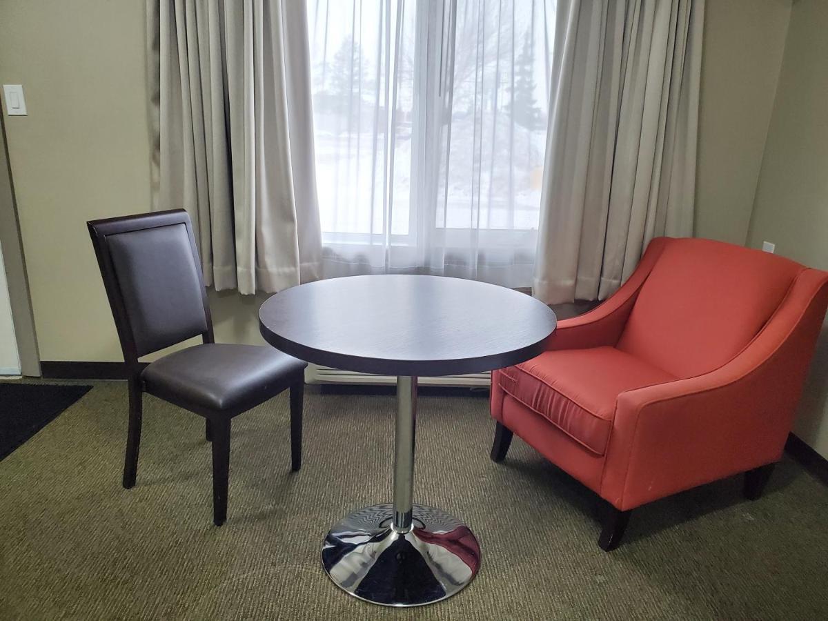 Royal Lodge Едмонтон Екстер'єр фото