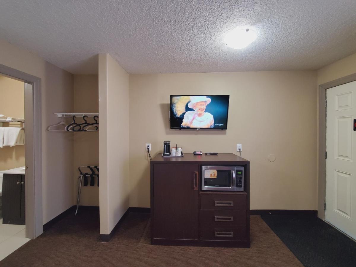 Royal Lodge Едмонтон Екстер'єр фото
