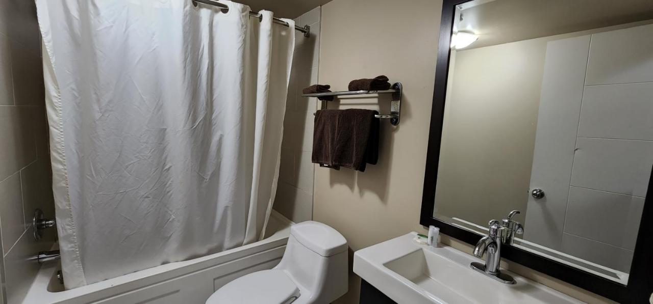 Royal Lodge Едмонтон Екстер'єр фото